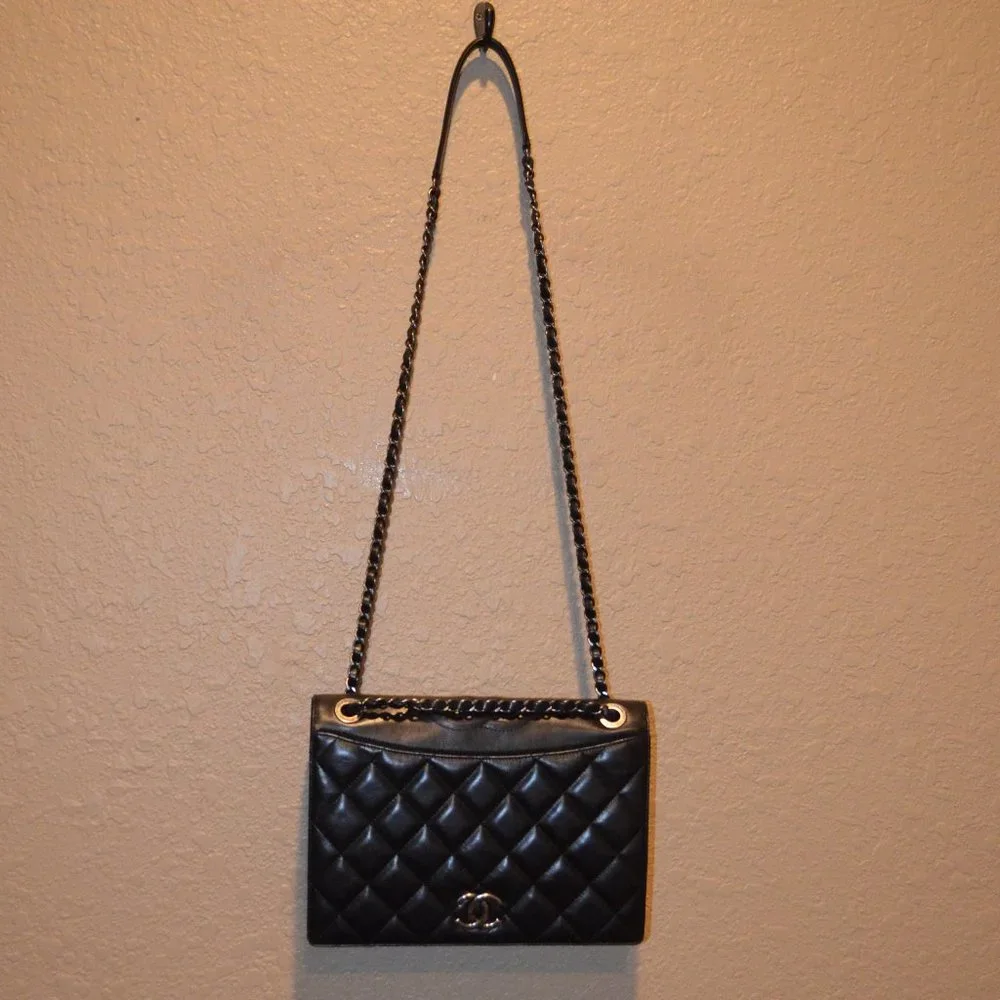 Chanel Black Quilted Leather Silver CC Hardware Shoulder Chain Strap Han…